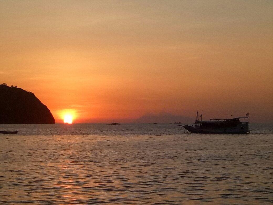 Bajo Sunset Hostel Labuan Bajo Exterior photo