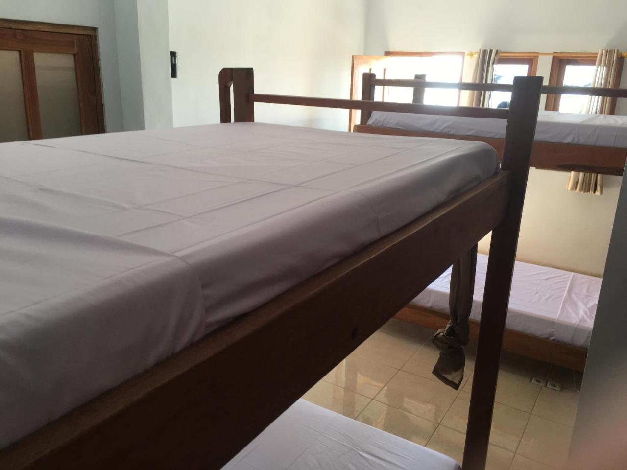 Bajo Sunset Hostel Labuan Bajo Exterior photo