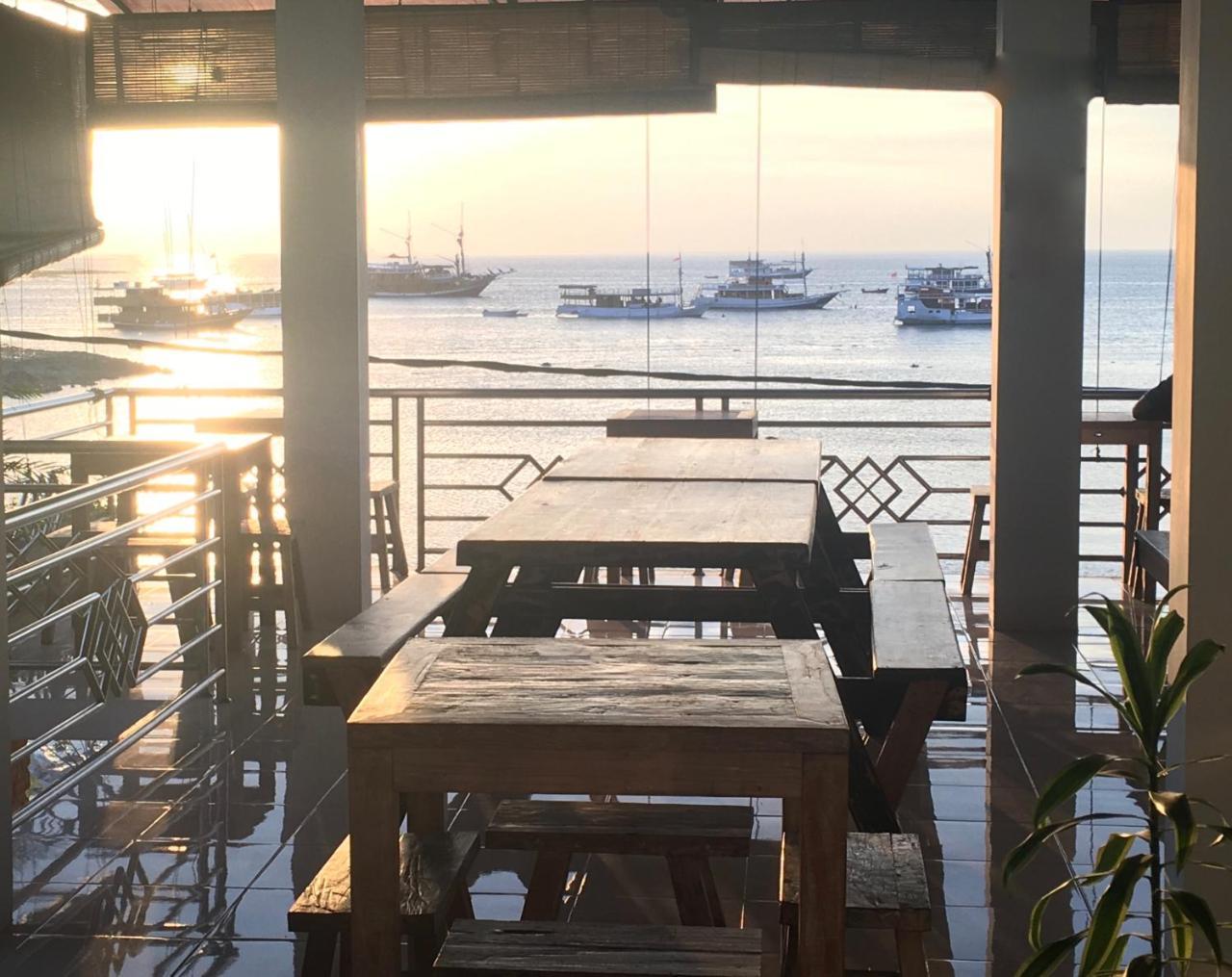 Bajo Sunset Hostel Labuan Bajo Exterior photo