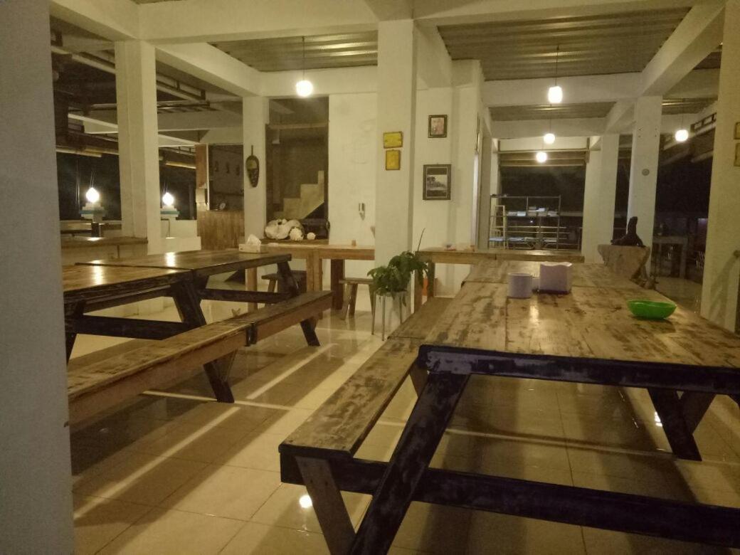 Bajo Sunset Hostel Labuan Bajo Exterior photo